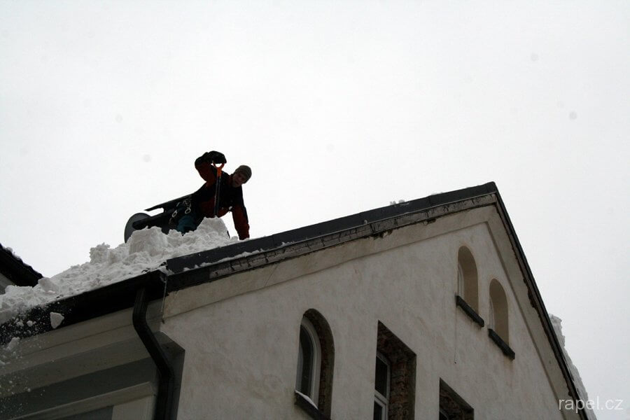 Shoz sněhu a rampouchů ze střech pro Město Jablonec nad Nisou